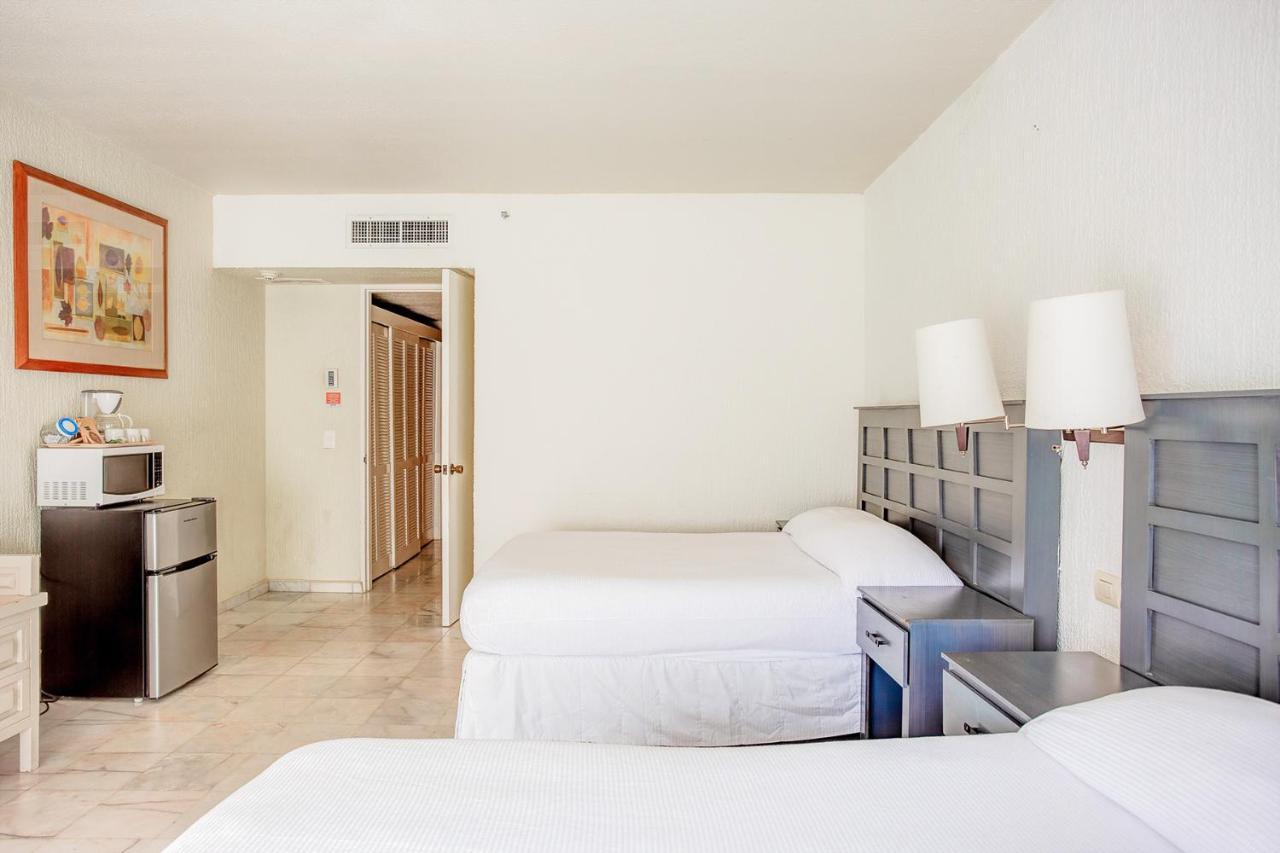 In Prime Location 3 Pools * Cancun