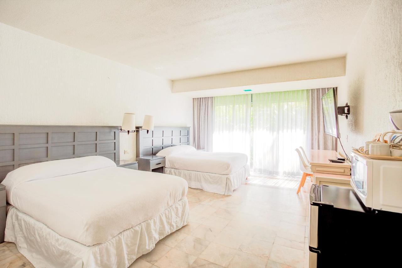 In Prime Location 3 Pools Apartment Cancun