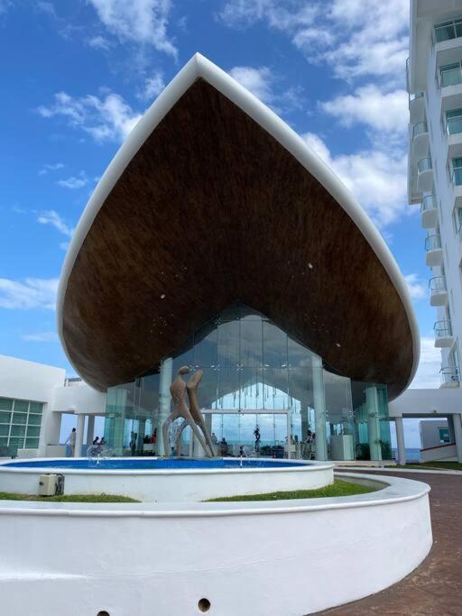 Beachfront Deluxe -best Ocean View, With Beach, Gym And Apartment Cancún