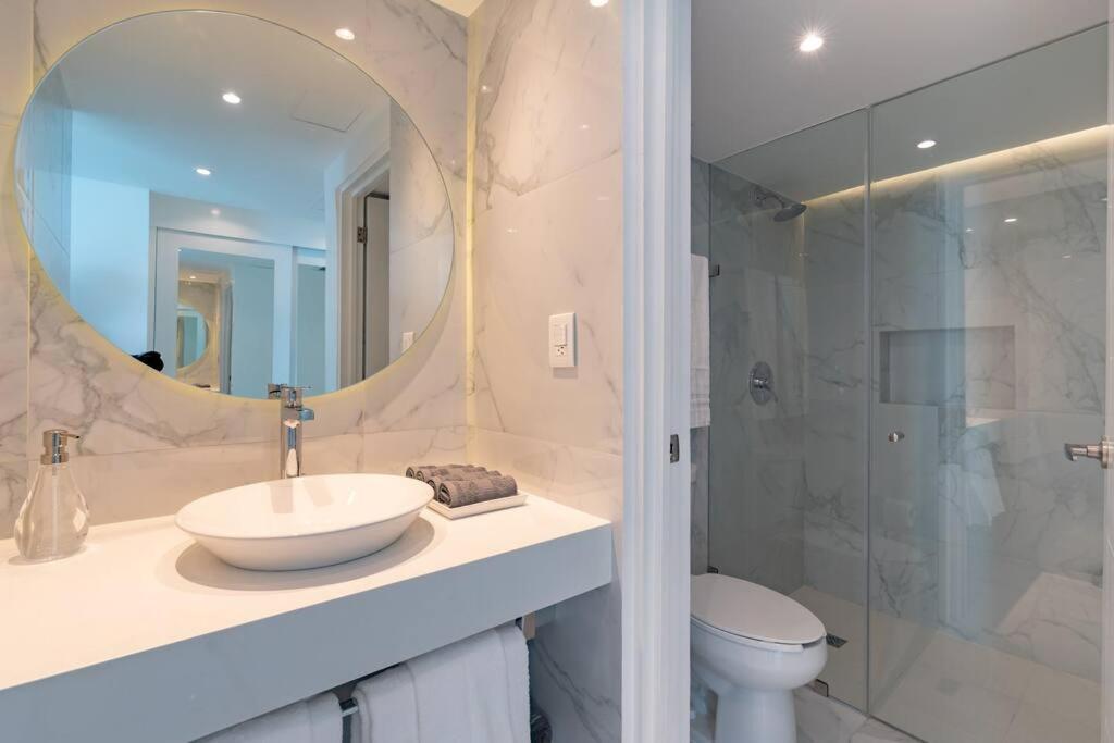 Apartment Exclusive On The Beach, Minimalist, Gym, Pool, Jacuzzi, Balcony Cancún