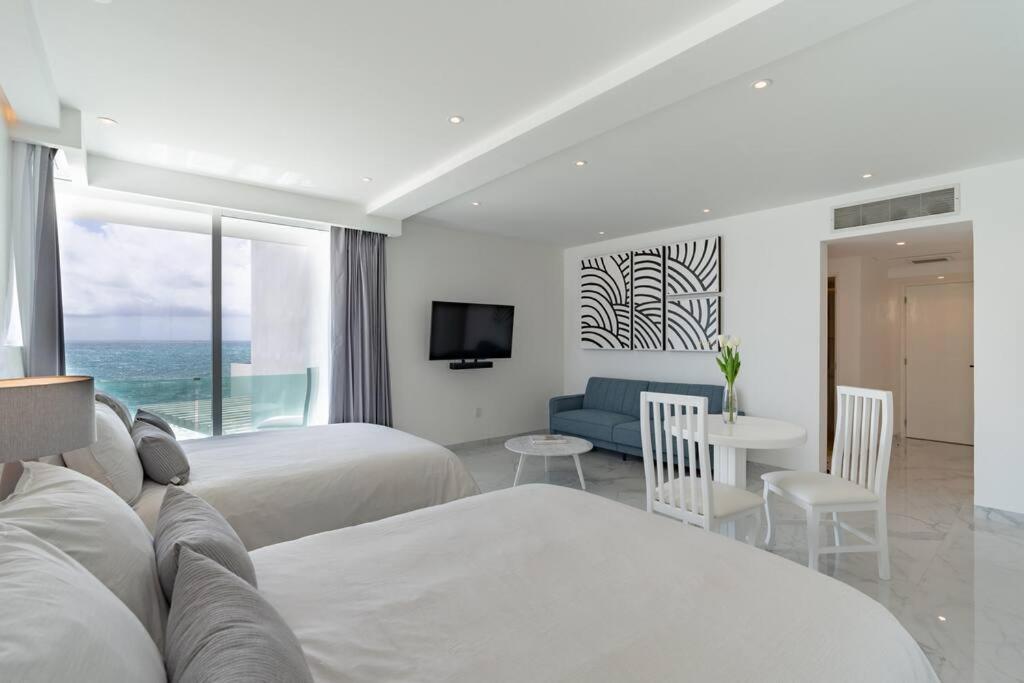 Apartment Exclusive On The Beach, Minimalist, Gym, Pool, Jacuzzi, Balcony Cancún