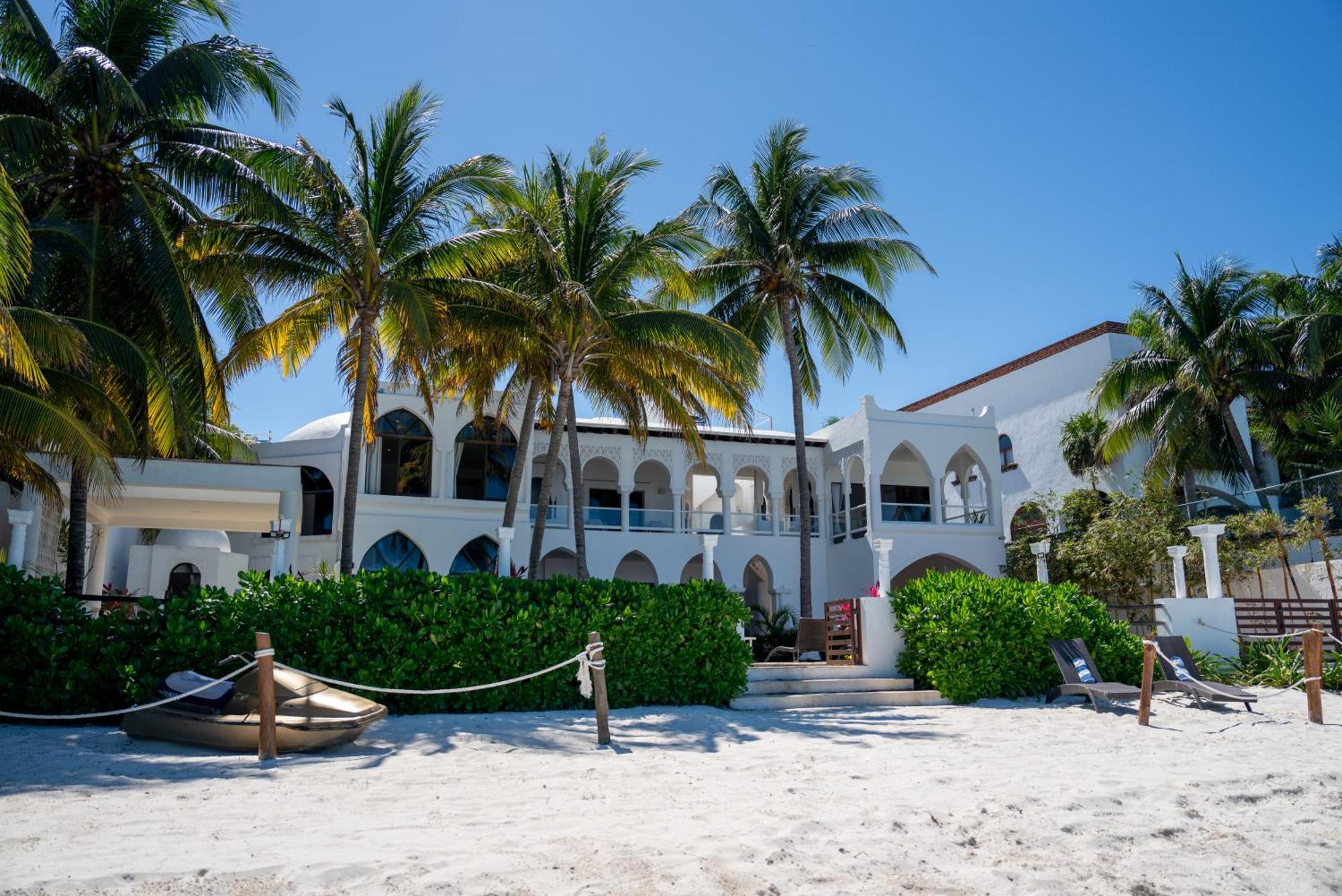Unique 5br Beachfront W/ Private Pool! Cancun