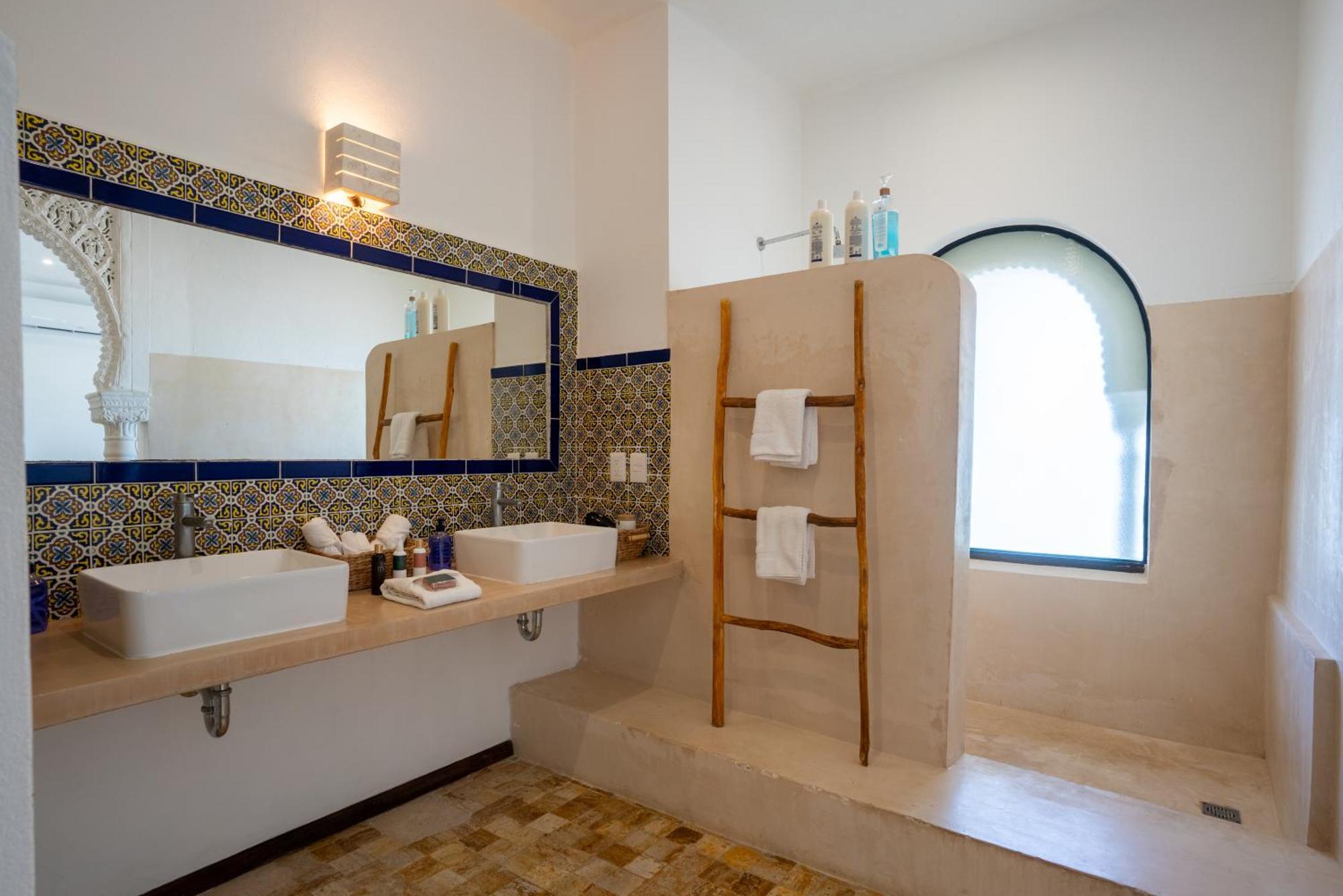 Unique 5br Beachfront W/ Private Pool! * Cancun