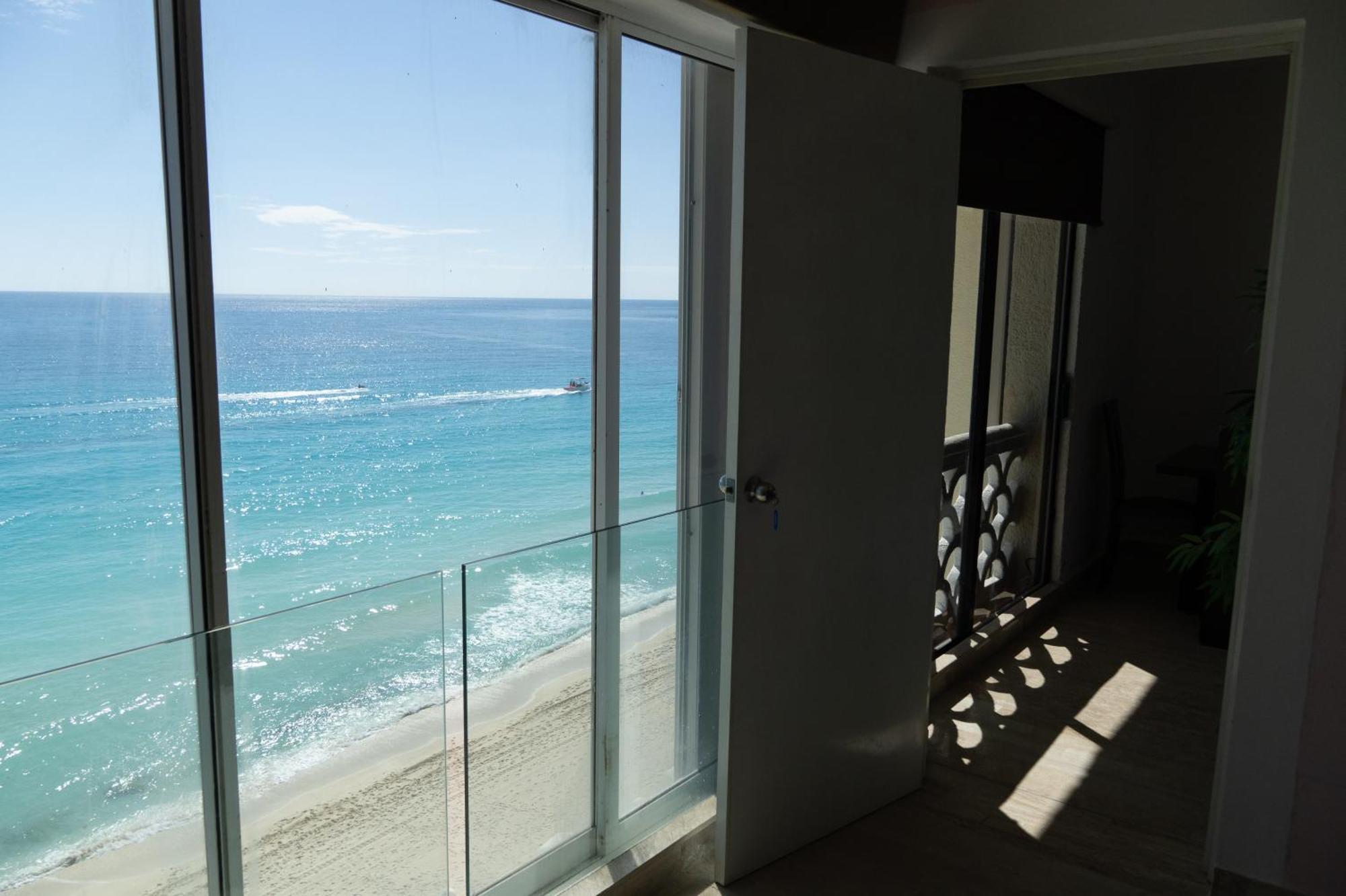 Plaza Sea View