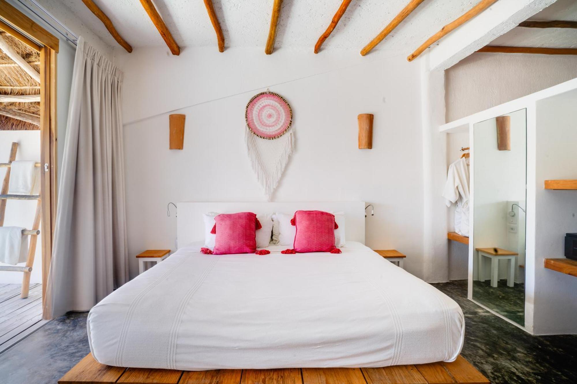 Punta Blanca House Hotel *