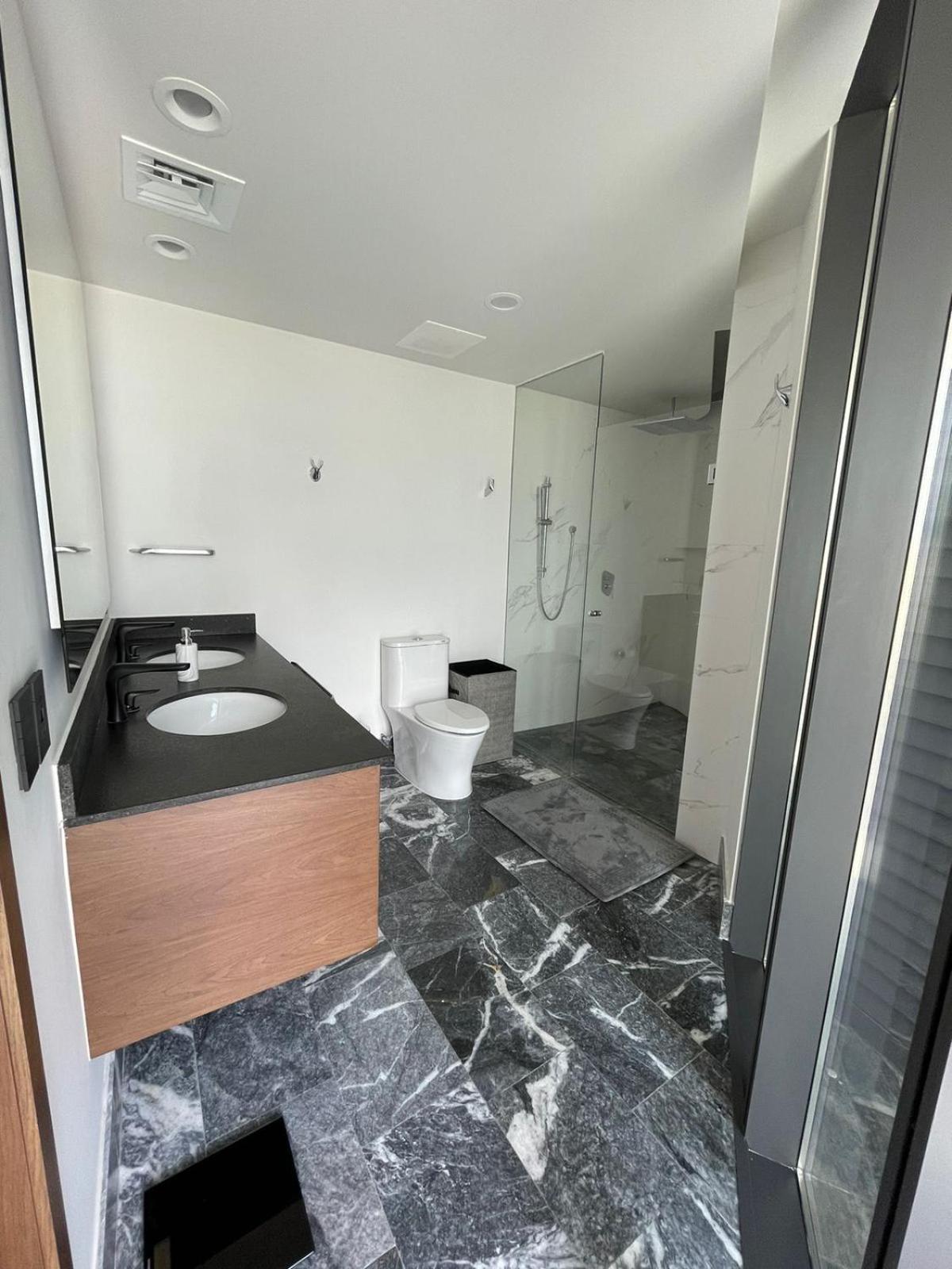 Luxx Shark Tower Apartment Cancún