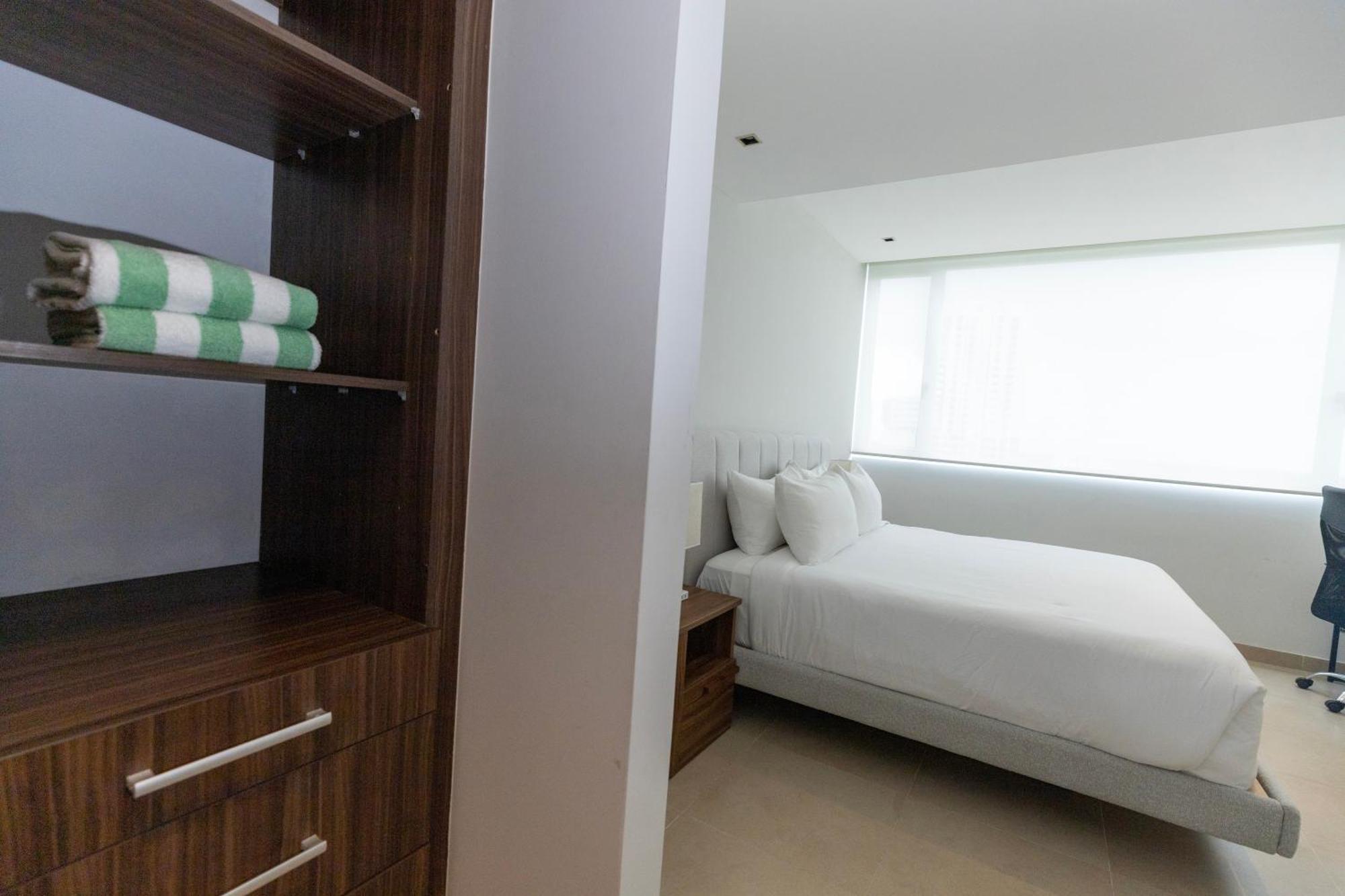Ocean Breeze, Sanctuary - Hivenb Cancun