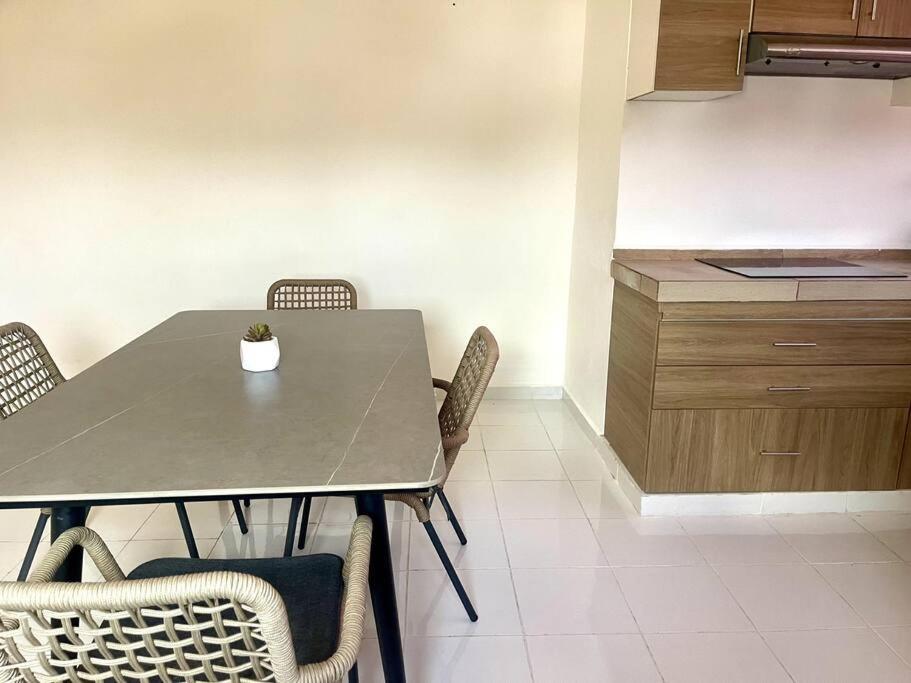 Deco5b Spacious Downtown Apartment