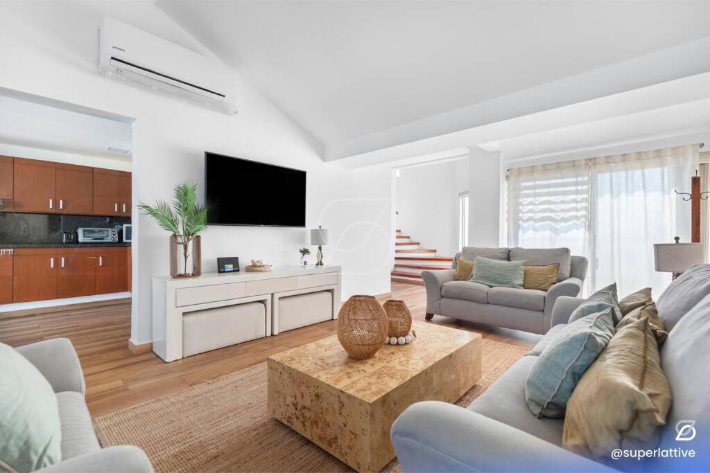 Deluxe Beachfront 4b Apartamento *