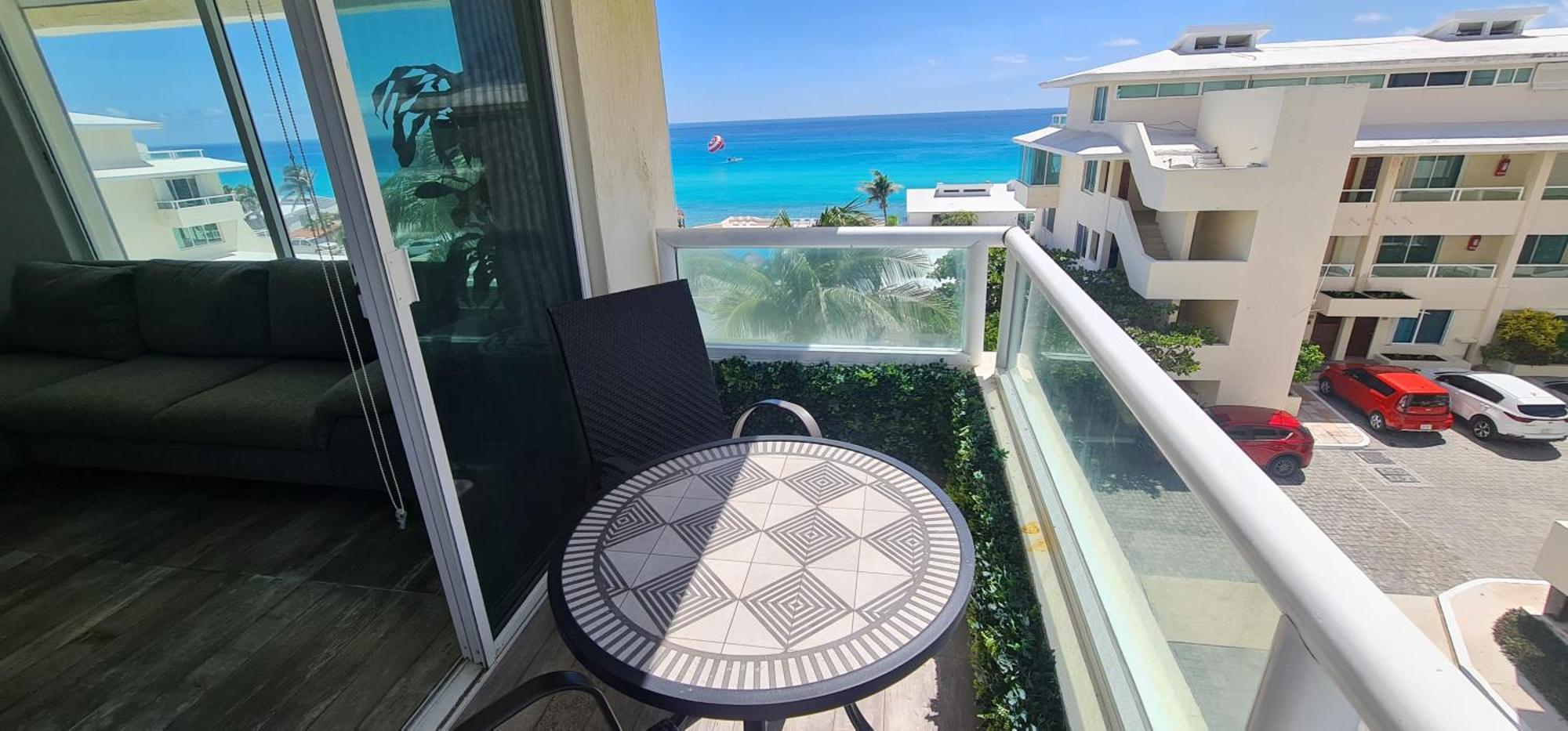 Brisas, Beyond Expectations Oceanfront Apartment Cancún