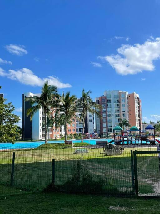 Increible Laguna Artificial Y 7 Albercas * Cancun