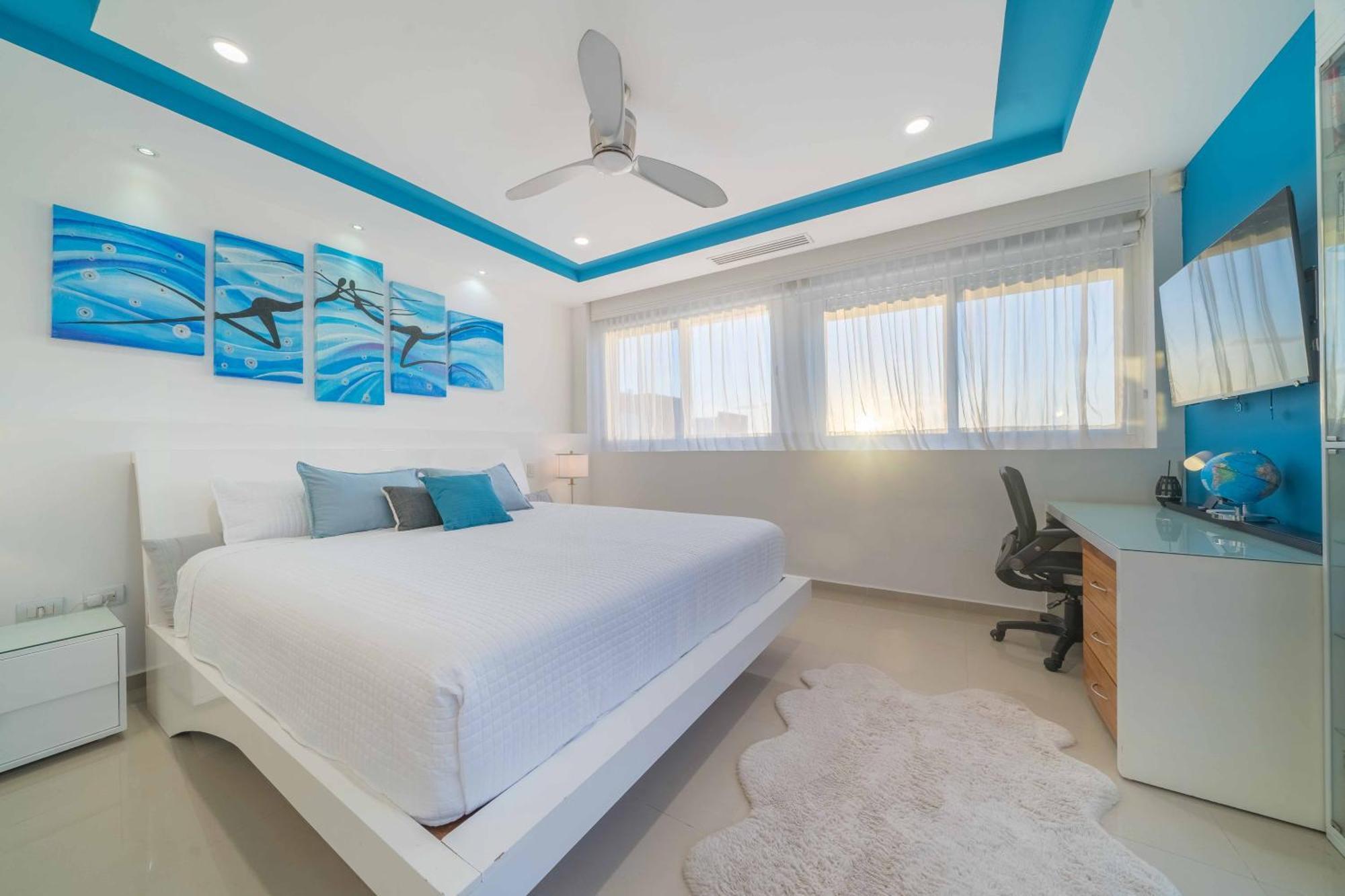 Luxury 4 Bedroom Penthouse With Private Jacuzzi Steps From Zone Cancún