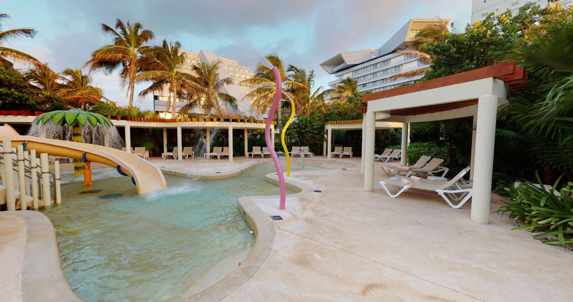 Resort Park Royal Beach Cancun