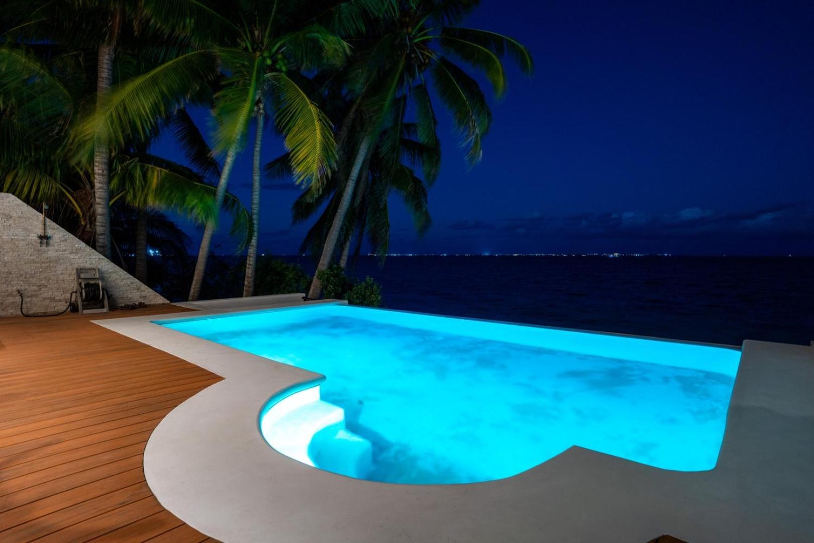 Holiday home 6br Modern Oceanfront W/ Infinity Pool