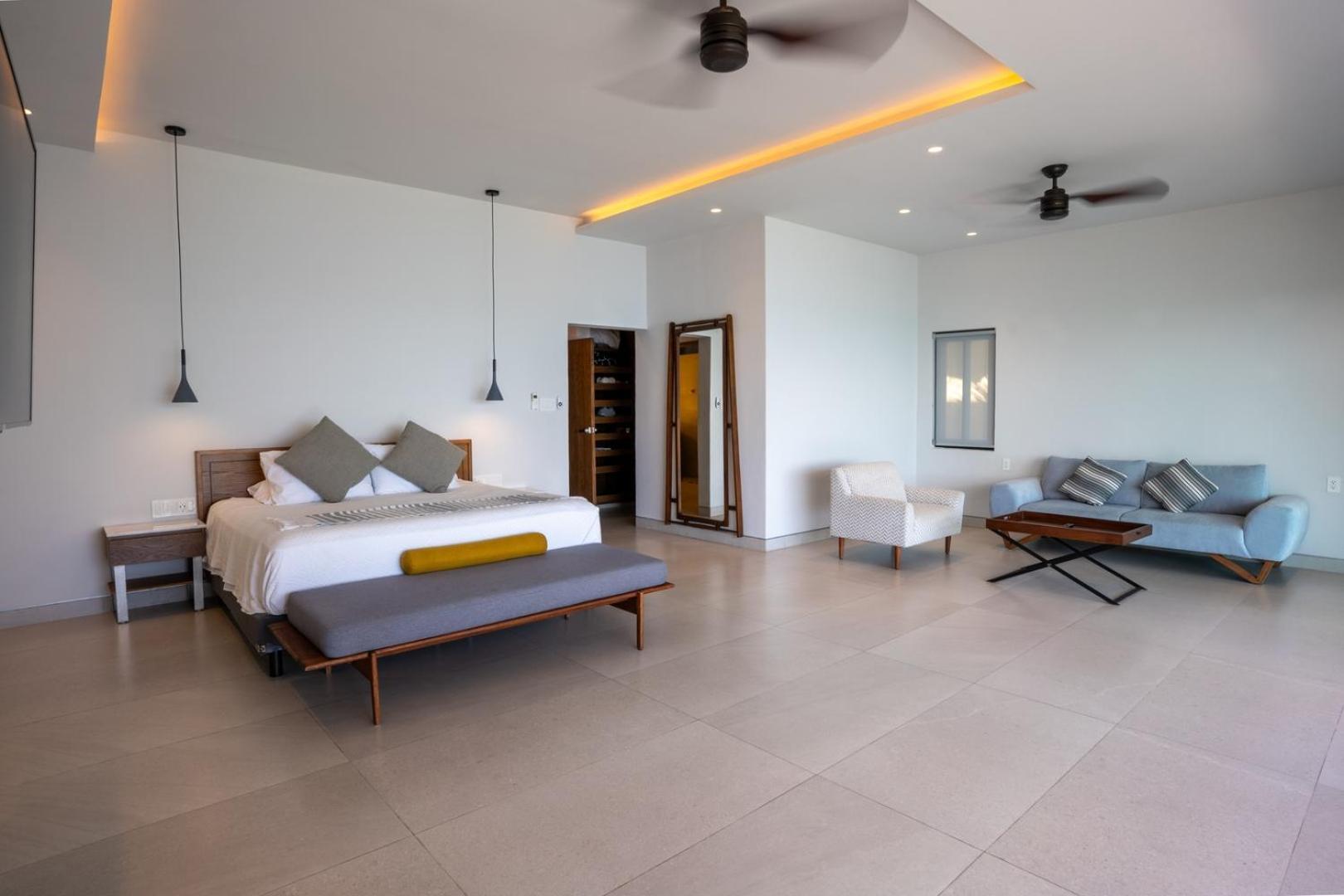Holiday home 6br Modern Oceanfront W/ Infinity Pool