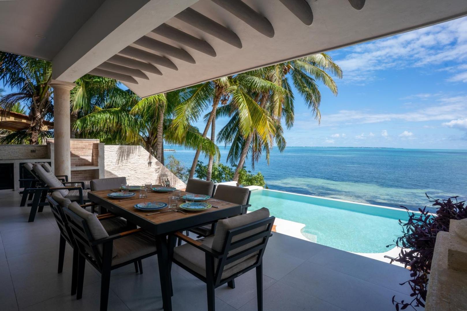 6br Modern Oceanfront W/ Infinity Pool Holiday home