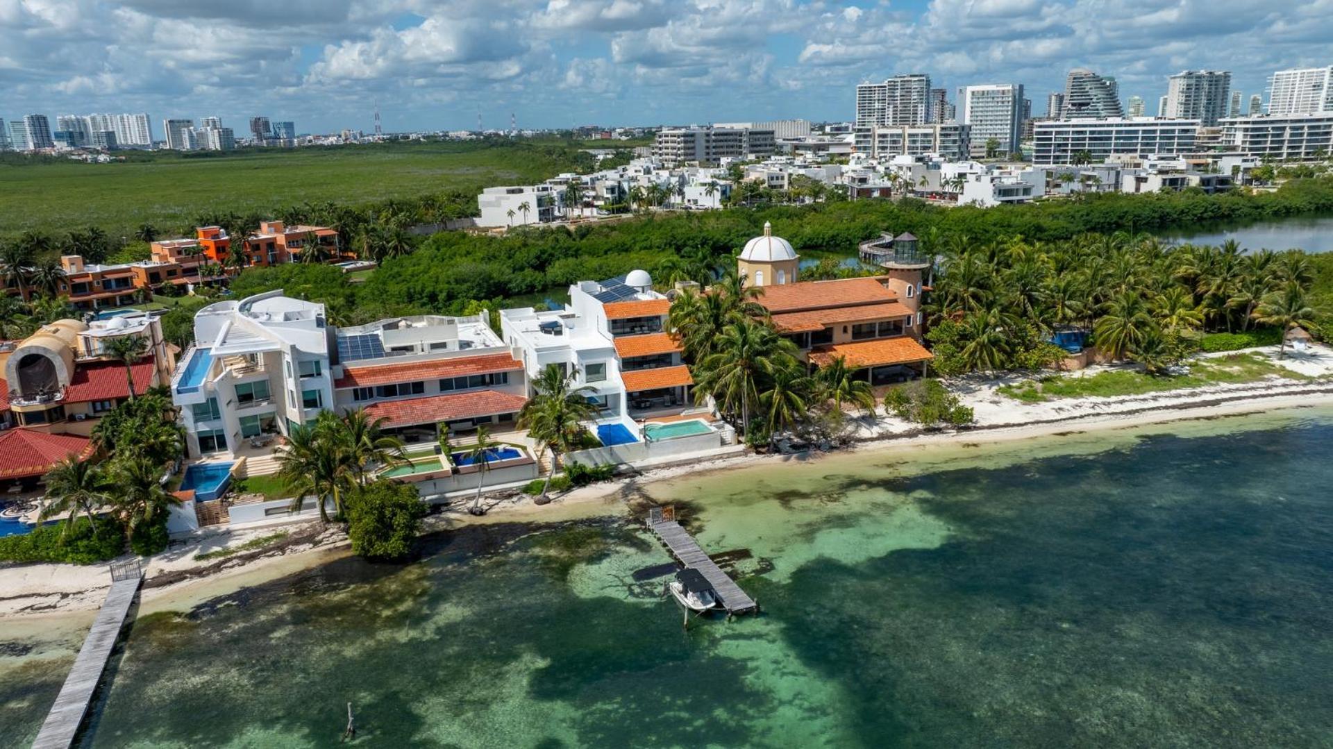 Holiday home 6br Modern Oceanfront W/ Infinity Pool *