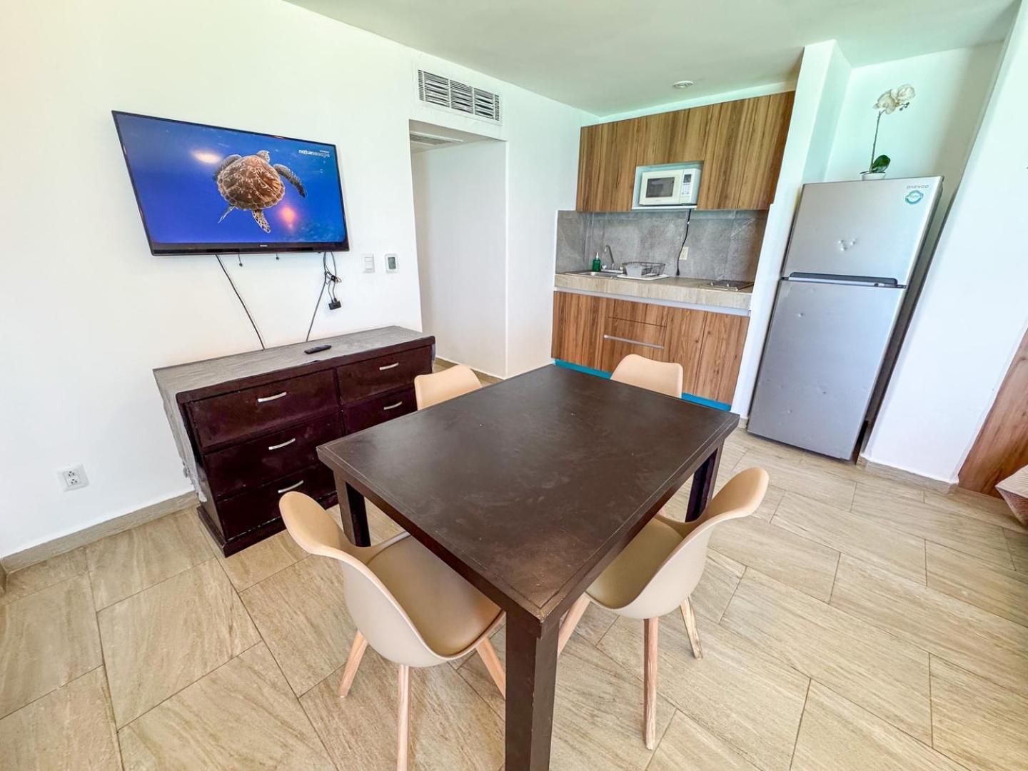Apartment Oceanfront W/balcony, Pool & Access