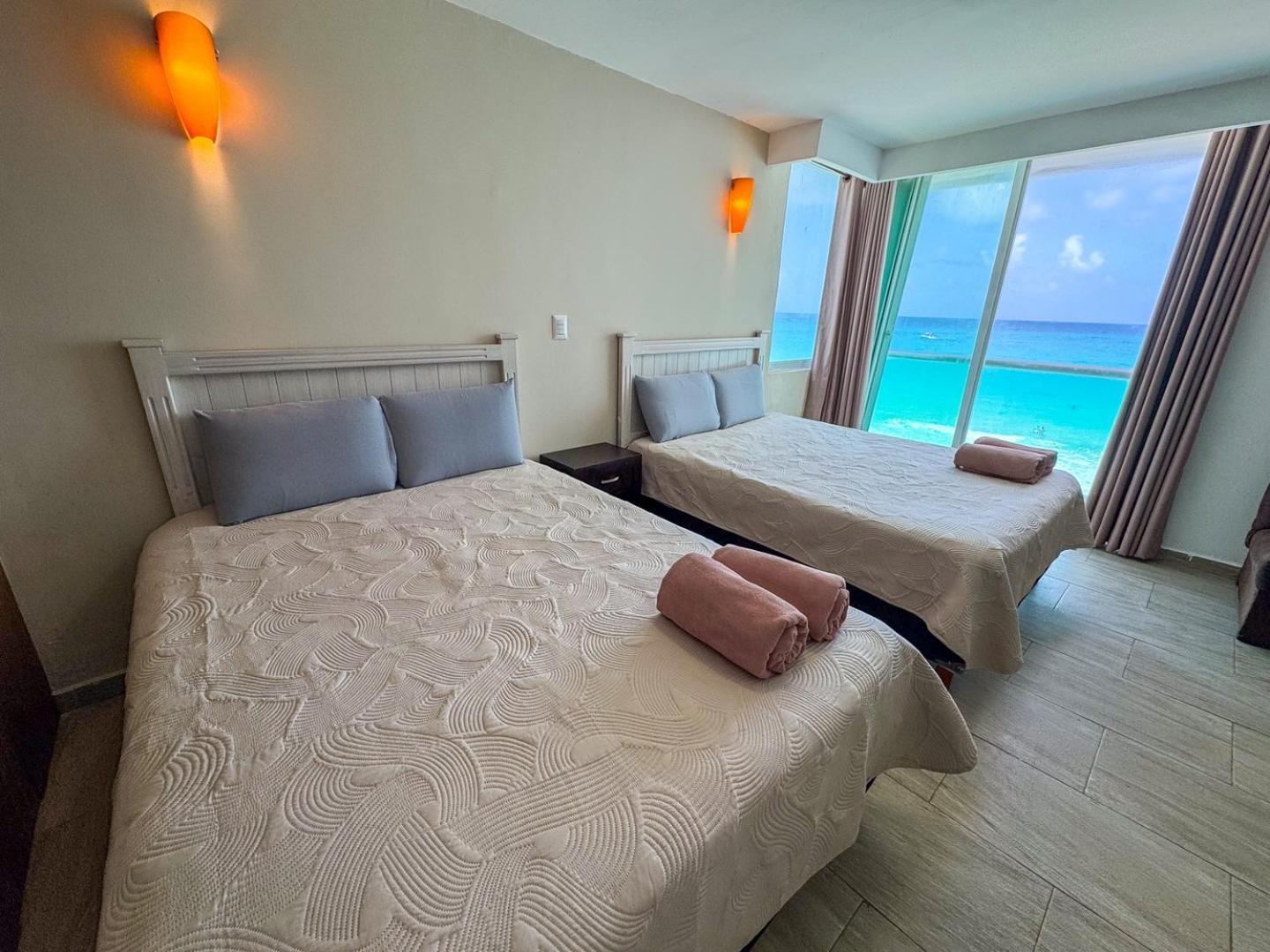 Apartment Oceanfront W/balcony, Pool & Access *