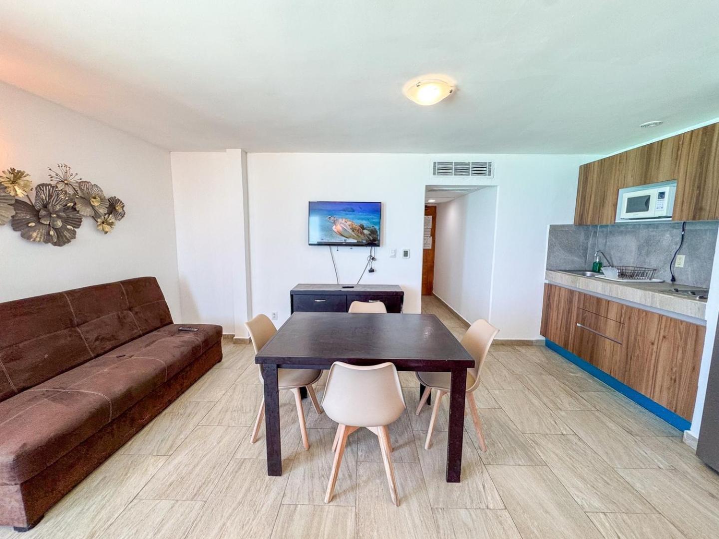 Oceanfront W/balcony, Pool & Access * Cancun