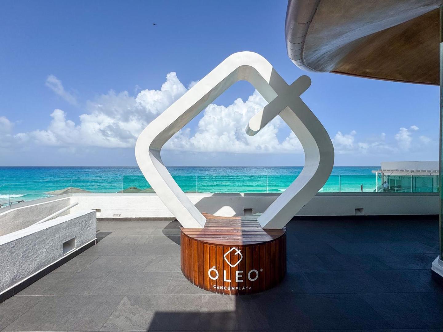 Apartment Oceanfront W/balcony, Pool & Access *