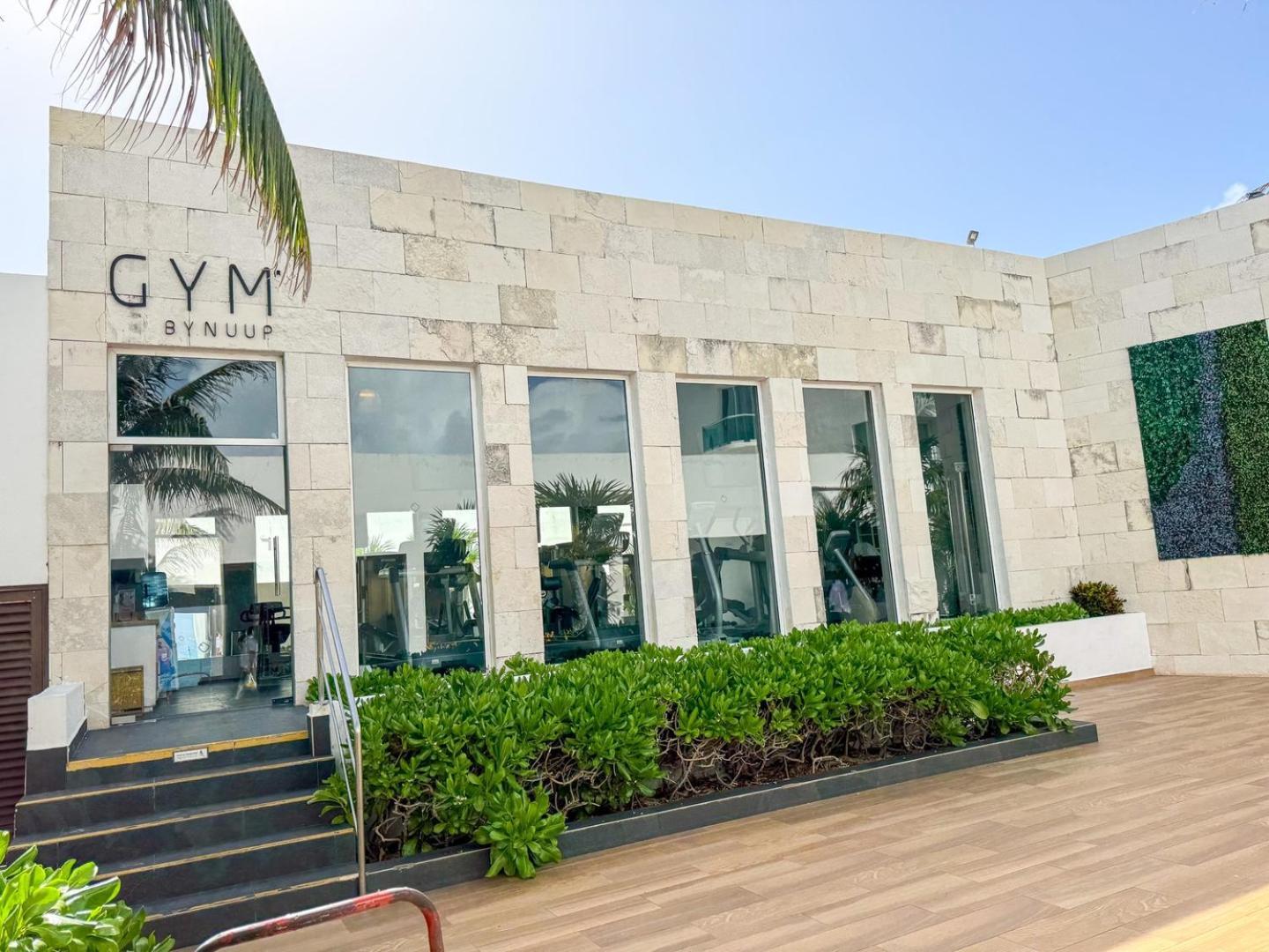 Apartment Oceanfront W/balcony, Pool & Access Cancun