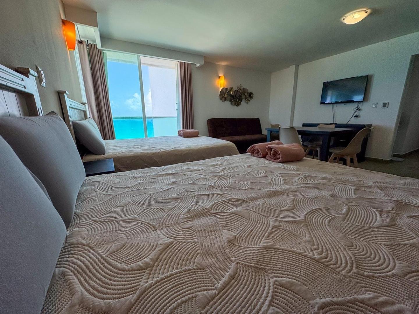 Oceanfront W/balcony, Pool & Access * Cancun