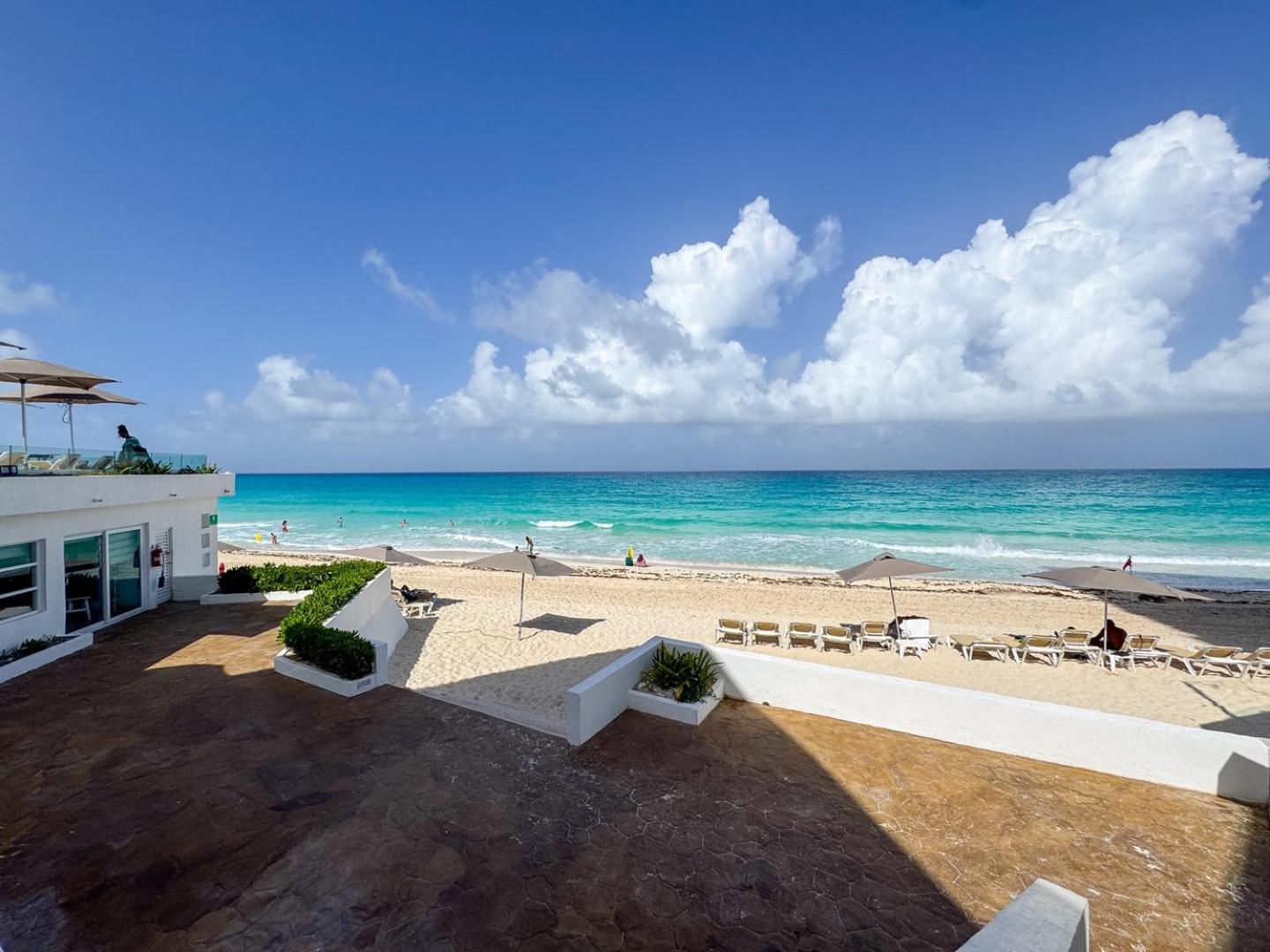 Oceanfront W/balcony, Pool & Access