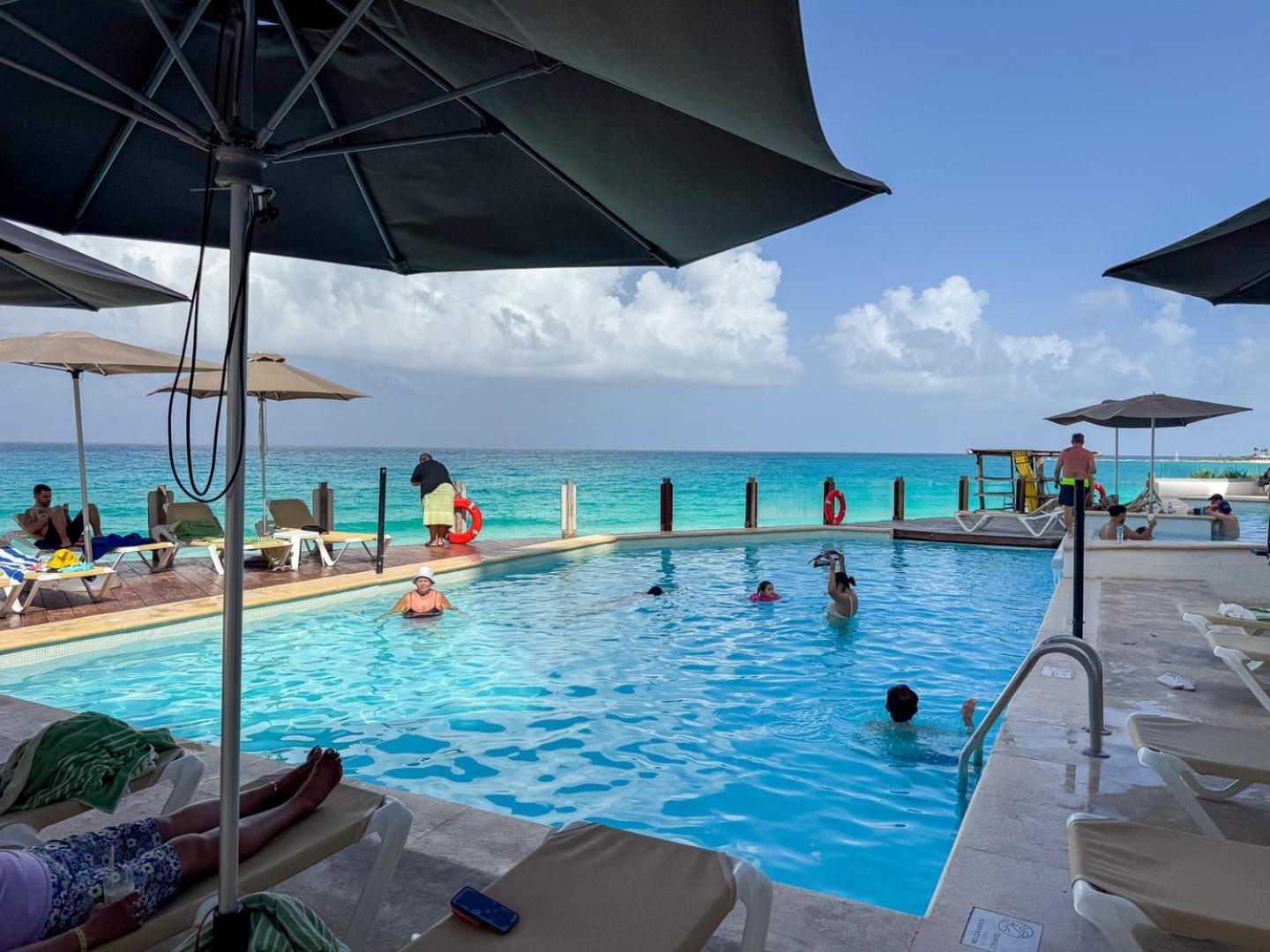 Oceanfront W/balcony, Pool & Access *