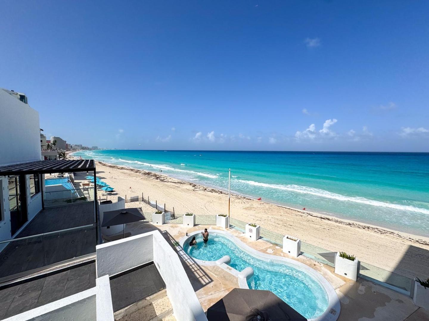 Oceanfront W/balcony, Pool & Access * Cancun