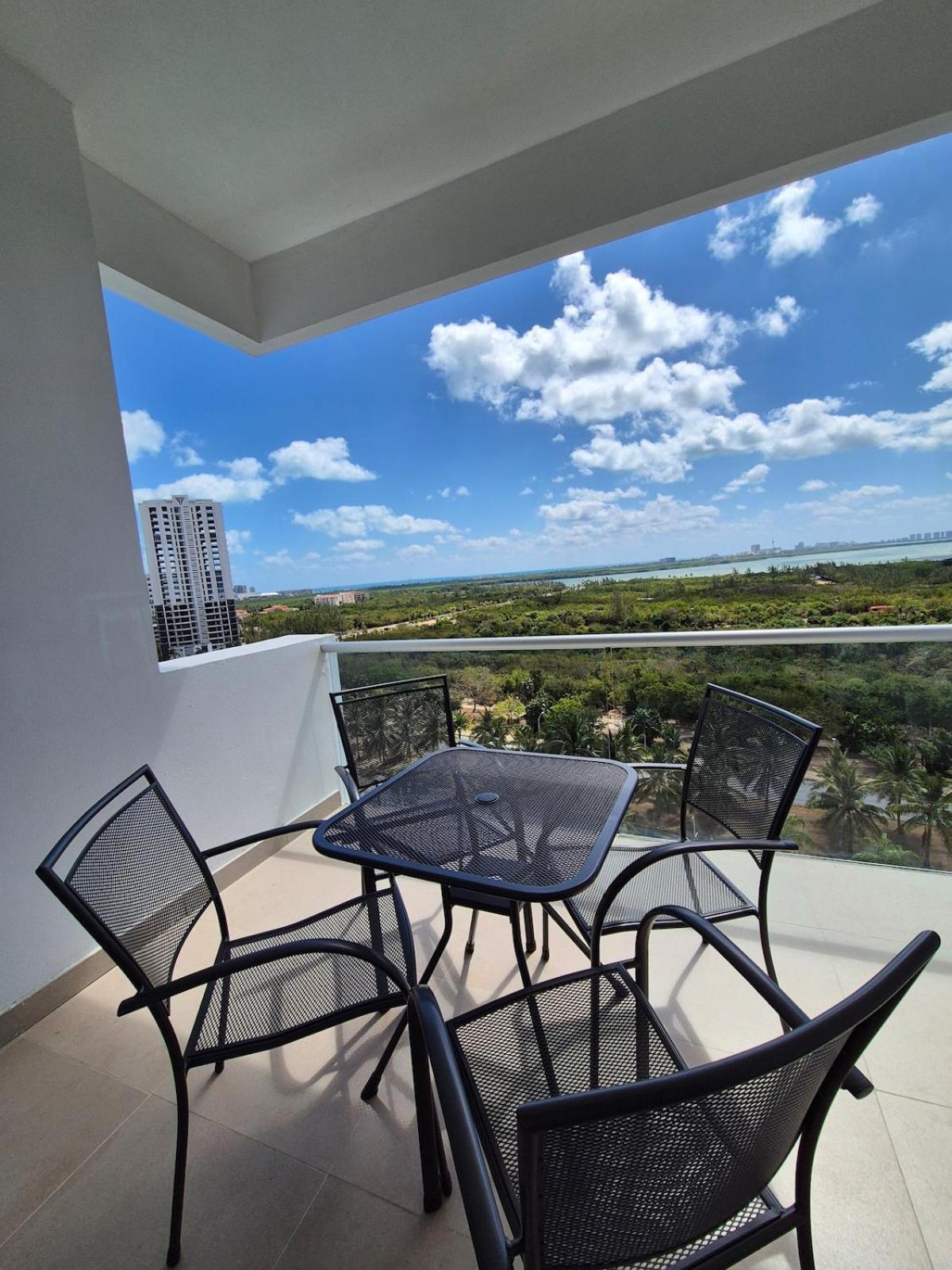 Great View Lagoon Apartment Cancun