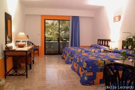 El Pueblito Beach Hotel Cancun