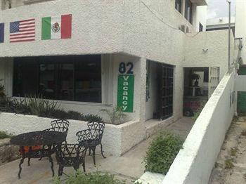 Mundo Maya Hostel *