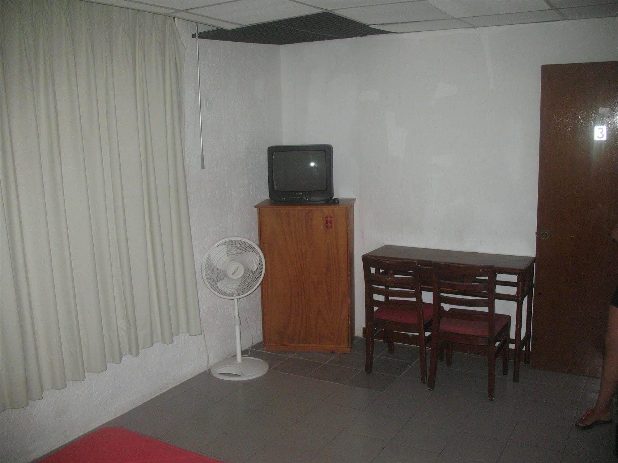 Mundo Maya Hostel *