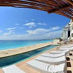 Beachfront Suite With Kitchenette In The Hotel Zone!