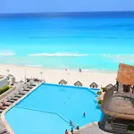 Beachfront Suite With Kitchenette In The Hotel Zone!