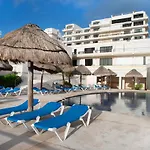 Oceanfront White Sand Beach Condo For Families