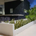 Quinta Spring, Cancun