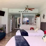 Oceanside Studio - Stunning Views, Ideal Location