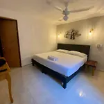Cozy 3B2Br Centric Location Pool Wifi Van Rental
