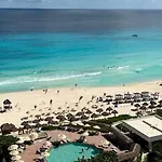 Xcanan Loft On Park Royal, The Best Area In Cancun Right On The Beach