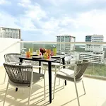 Perfect Location Apartment At Malecon Americas