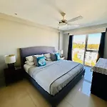 Best Location Luxury Condo With Van