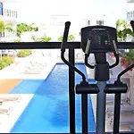 New Condo With Pool, Gym, A/C, Wifi, King Size Bed
