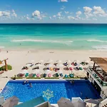*Turquoise Escape- Beachfront Studio By Casa Paraiso*