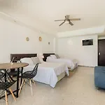*Turquoise Escape- Beachfront Studio By Casa Paraiso*