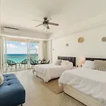 *Turquoise Escape- Beachfront Studio By Casa Paraiso*