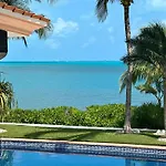 Villa Albatros Oceanfront Luxury Hotelzone