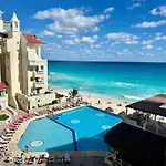 Cancun Plaza - Best Beach