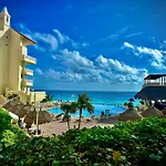 Cancun Plaza - Best Beach